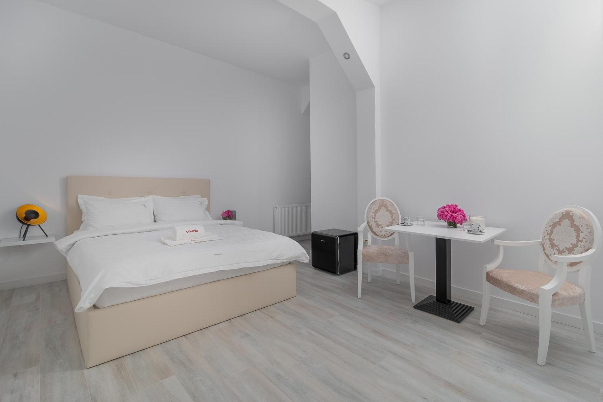 Viveria Oradea Luaran gambar